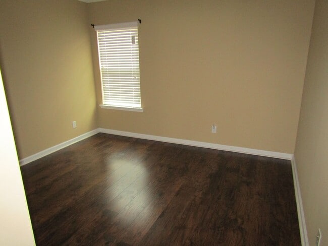 Building Photo - 908 Blane Ln