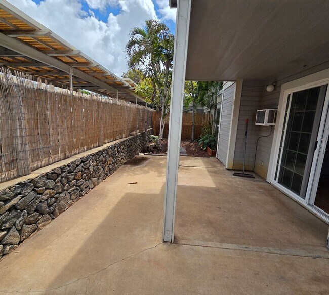 Building Photo - Downstair 2/1.5 Condo in South Kihei