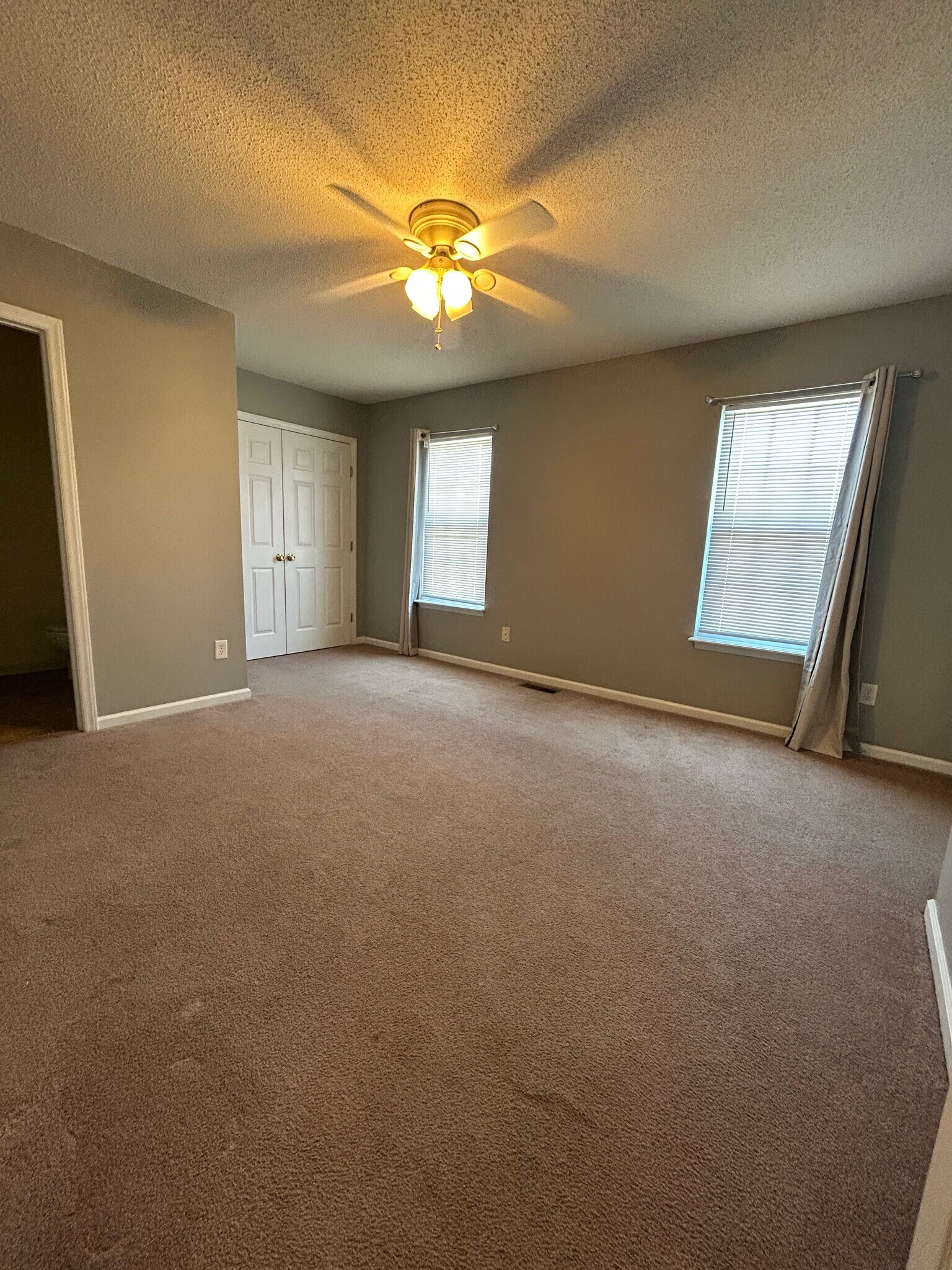 Building Photo - 4950 Deveron St