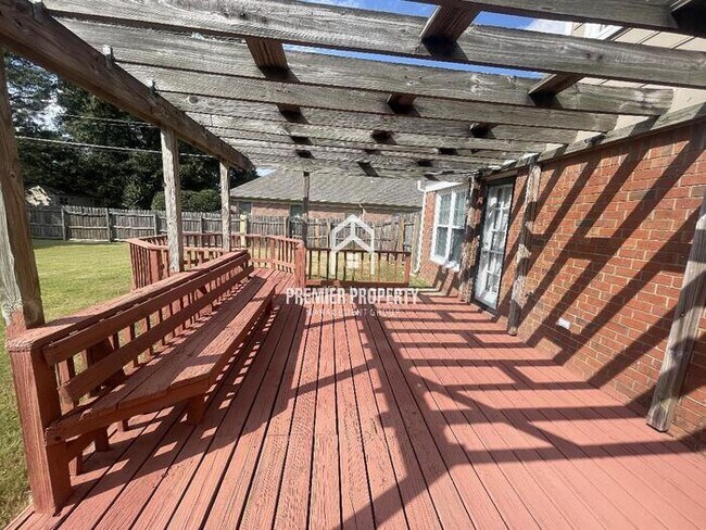 Building Photo - 1585 Wood Farms Dr