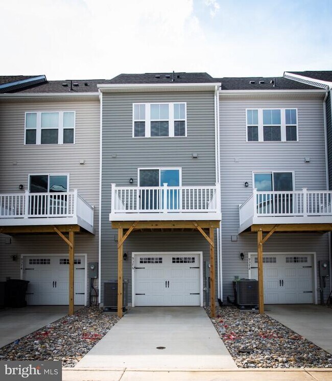 Building Photo - 9376 Tanfield Dr