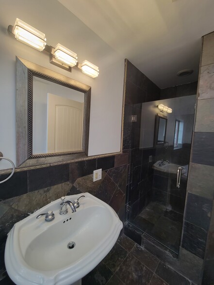 Master Bathroom - 6161 Oak Crest Way