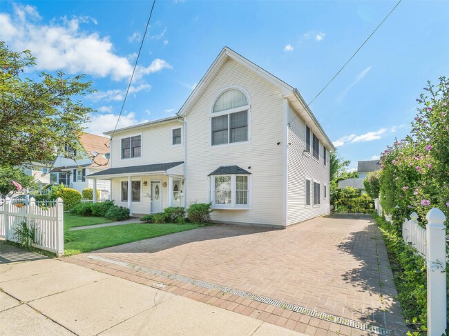 Building Photo - 30 Edgewood Rd