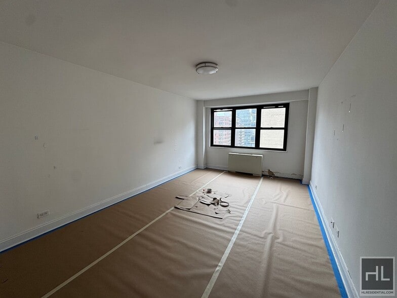 Building Photo - E 16 ST