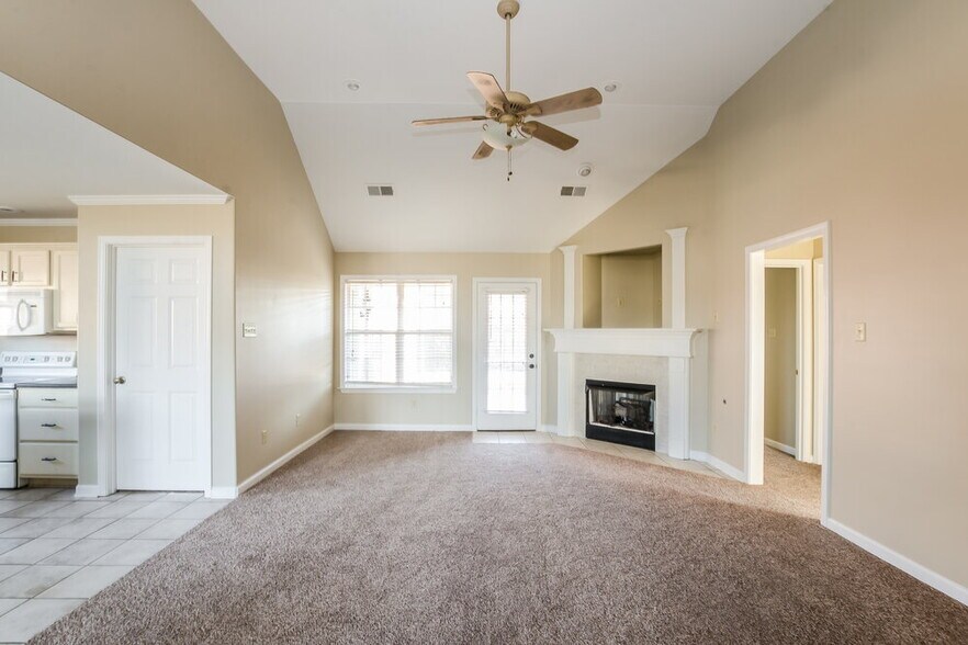 Building Photo - 1550 Far Dr