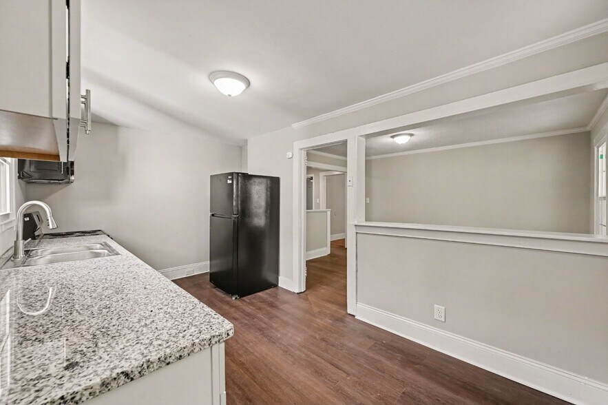 Building Photo - 359 Grice St