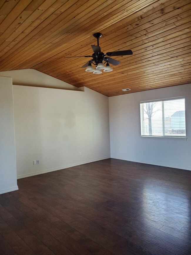 Building Photo - January Rent FREE with 1 Year Lease