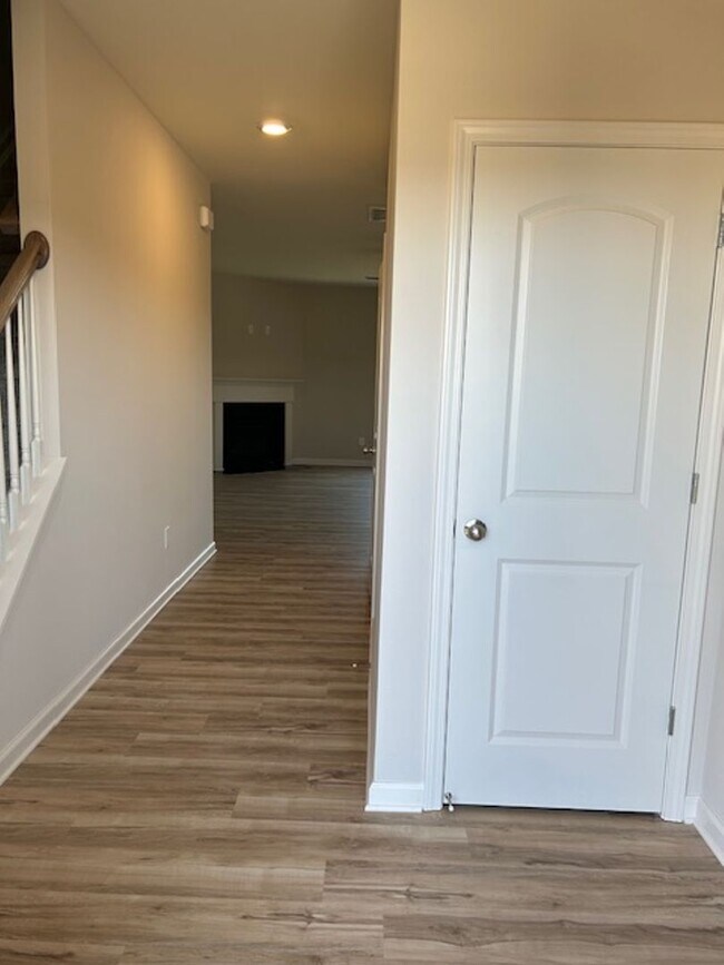 Building Photo - Masterson Hills     20260504