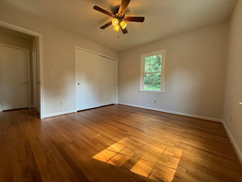 Building Photo - 2209 Sierra Dr