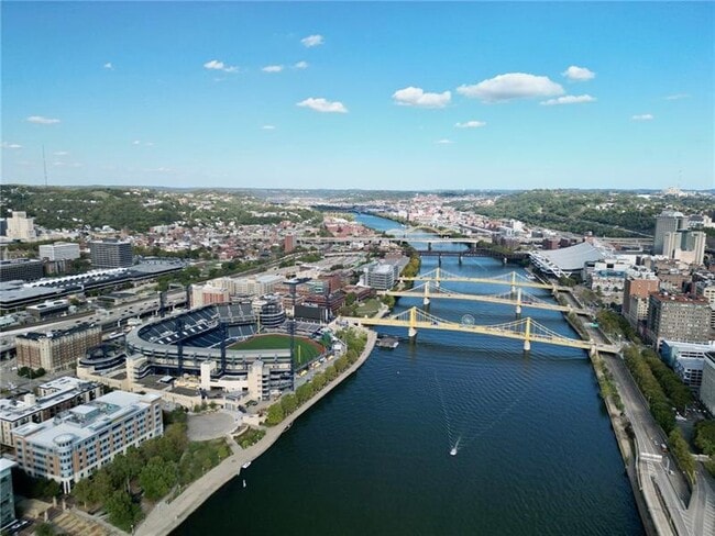 Building Photo - 320 Fort Duquesne Blvd