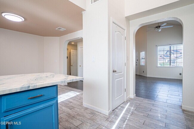 Building Photo - 7041 Falling Leaf Cir