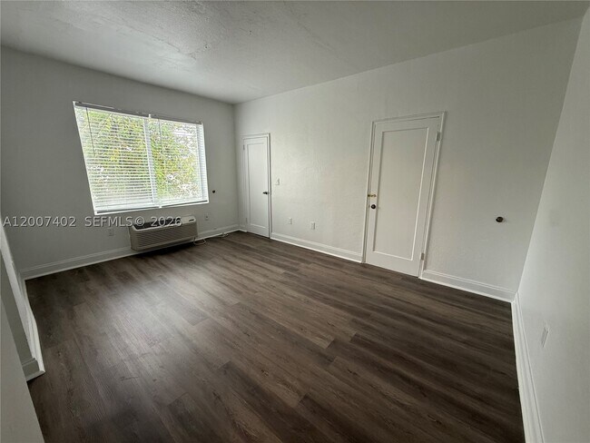 Building Photo - 320 80th St