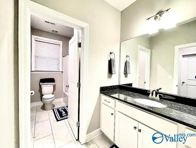 Building Photo - 50 Pine St