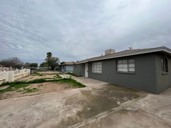Building Photo - Bright & Comfortable Living in Prime Phoenix Location