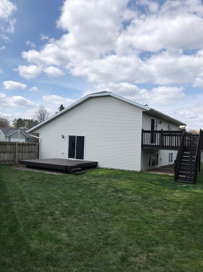 Back view - 4183 Peregrine Ln SE