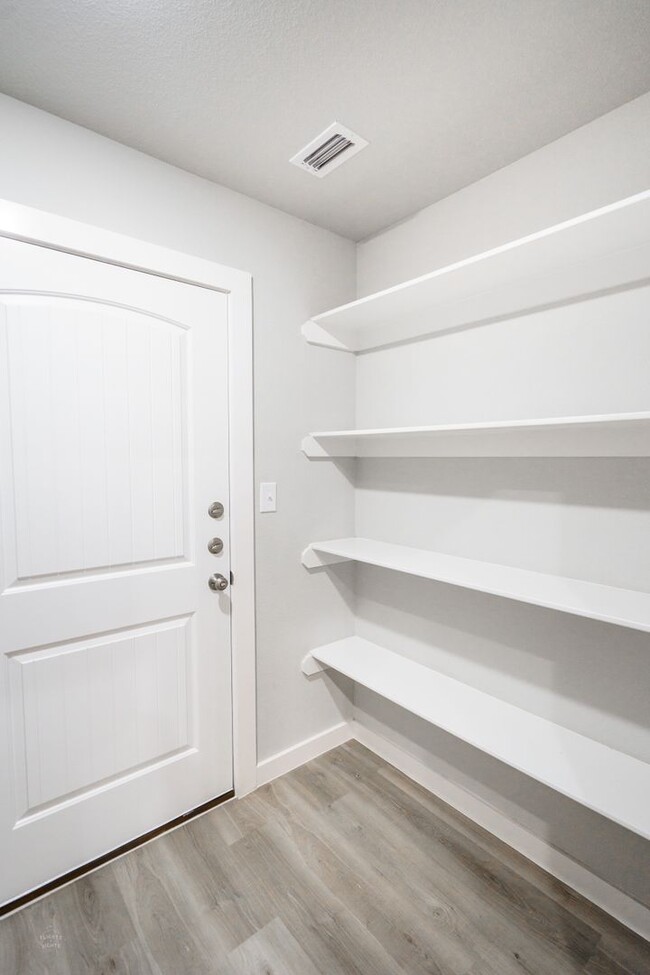 Building Photo - Looking for a spacious, move-in-ready town...