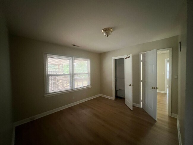 Building Photo - 831 S Dalton St