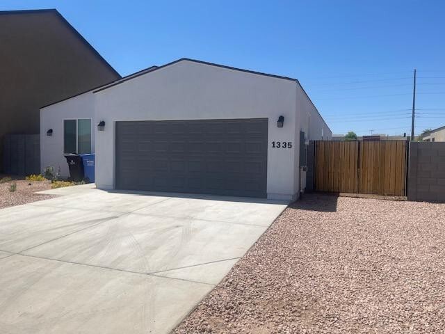 Building Photo - 1335 E Pueblo Ave