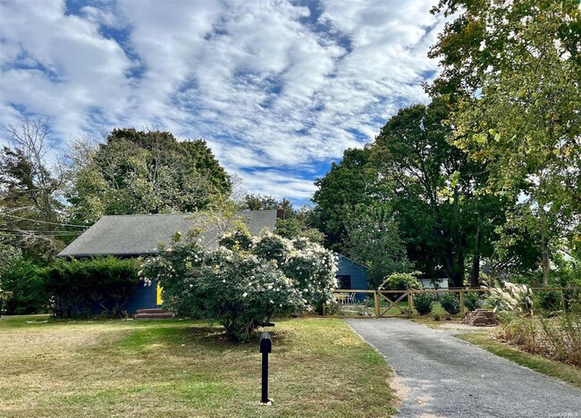 Building Photo - 285 Oyster Ponds Ln