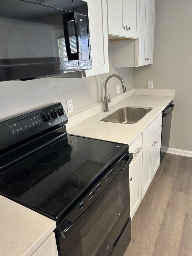 Building Photo - 412 W Twenty-Seventh St