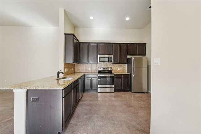 Building Photo - 402 Jack Rabbit Ln