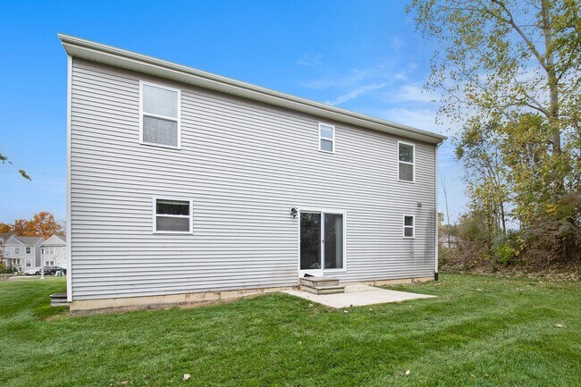 Building Photo - Newer Home near Outstanding Schools!