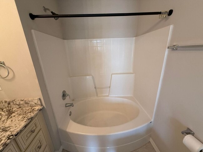 Building Photo - Three Bedroom Two Bath - Foley