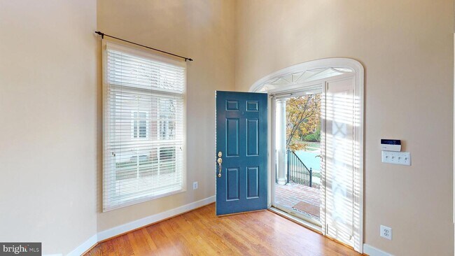 Building Photo - 309 Pure Spring Crescent