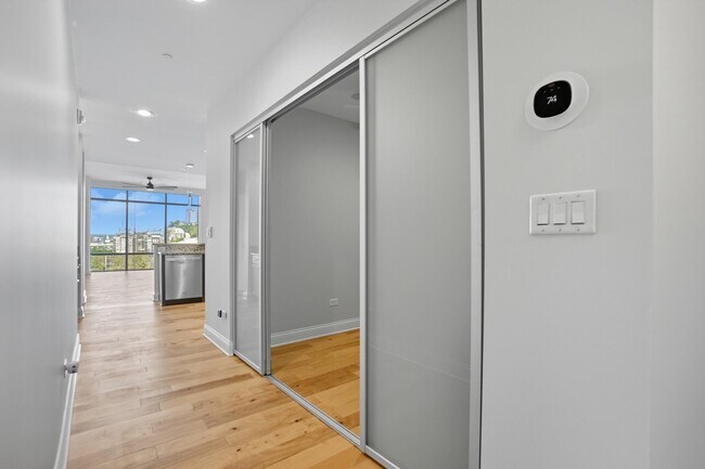 Building Photo - 400 Riverboat Row