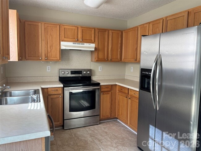 Building Photo - 1641 Clooney Ln