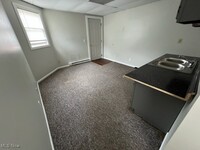 Building Photo - 536 Forest Ave