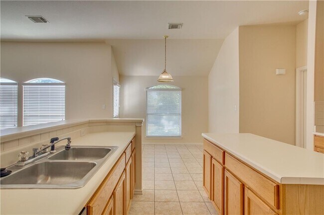 Building Photo - 4439 Hunters Lodge Dr