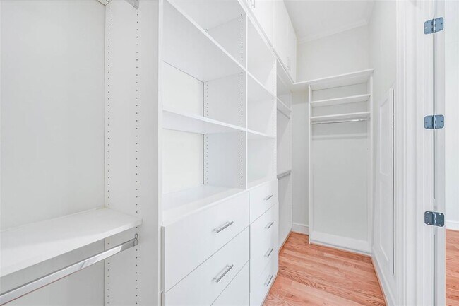 Building Photo - 201 Mayerling Dr