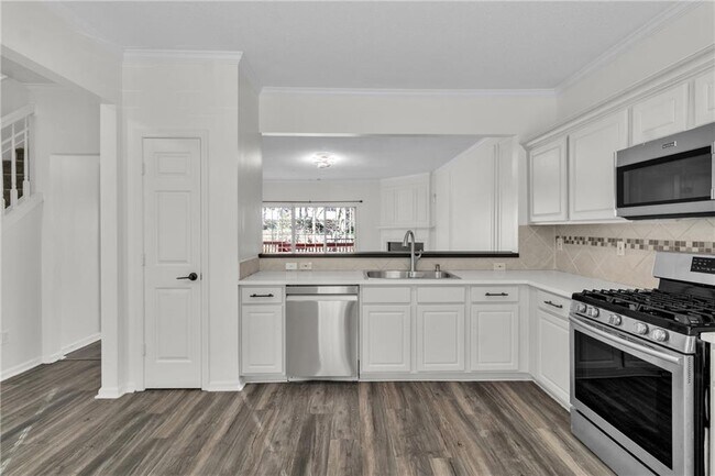 Building Photo - 9155 Nesbit Ferry Rd