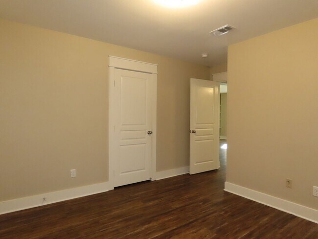 Building Photo - South Tyler! Stunning 5 Bedroom, 3.5 Bath ...