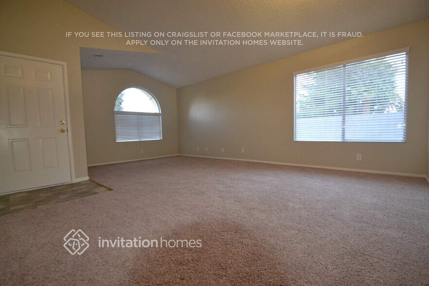 Building Photo - 941 Chaps Cir