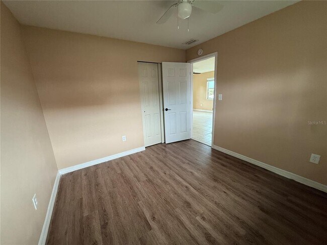 Building Photo - 7057 Sunset Dr S