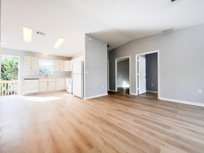 Building Photo - 5289 Stacy St