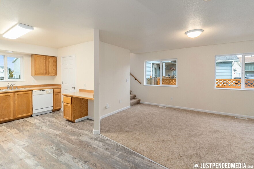 Door to the washer and dryer - 530 Bitterroot Cir