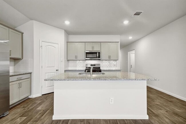 Building Photo - 210 Briggs Ln
