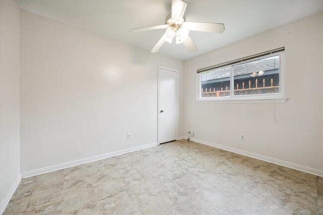 Building Photo - 209 Tallant St