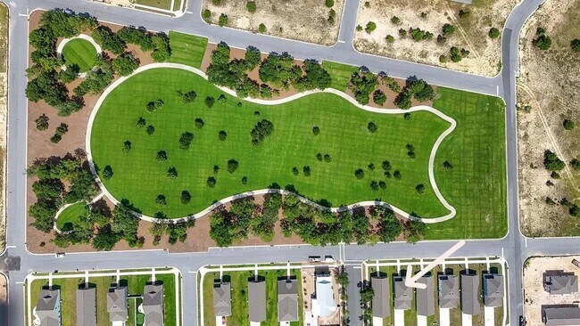 Building Photo - 133 Staggerbush St