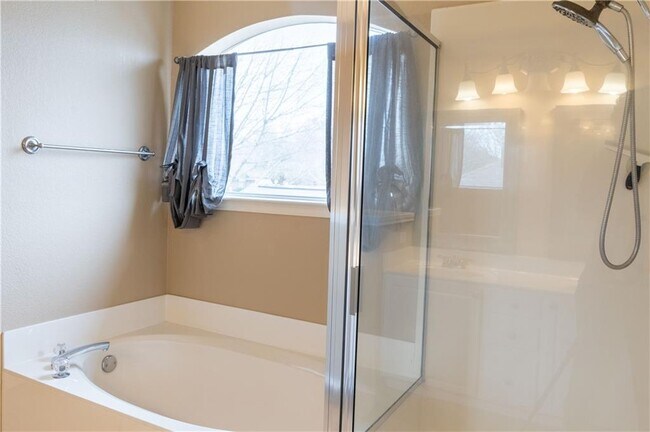 Building Photo - 1608 Diana Dr