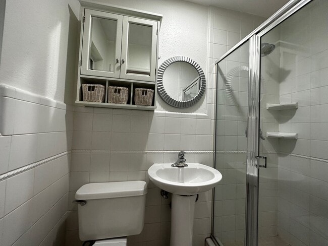 Building Photo - 2214 Joyner Dr
