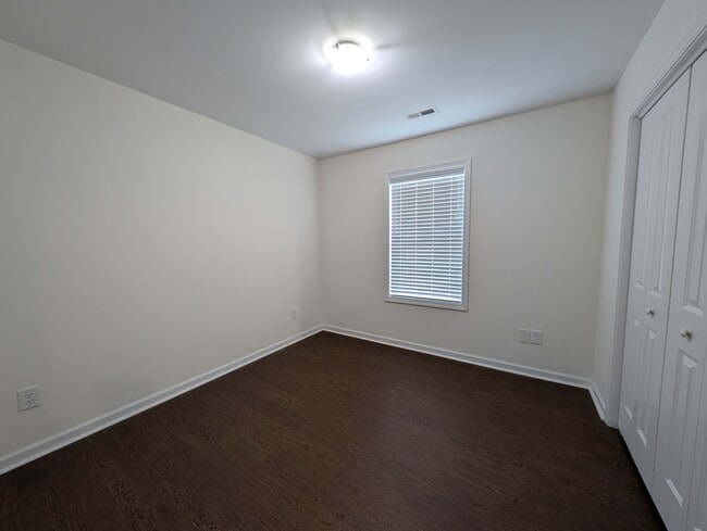 Building Photo - 426 W 4th St