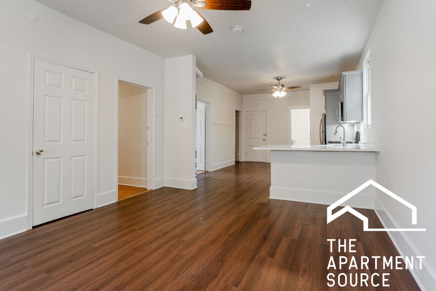 Building Photo - 3135 N Oakley Ave