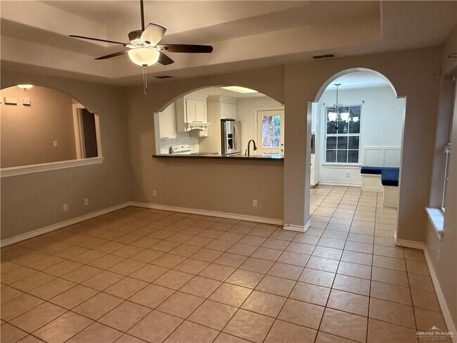 Building Photo - 25 Frontier Dr