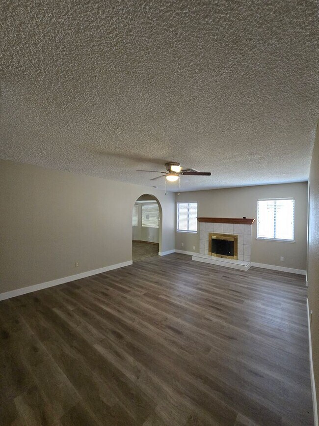 Building Photo - A Fabulous 4 Bedroom Single Story Home in East Las Vegas