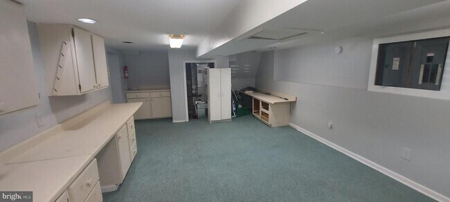 Building Photo - 6135 Fieldcrest Ct