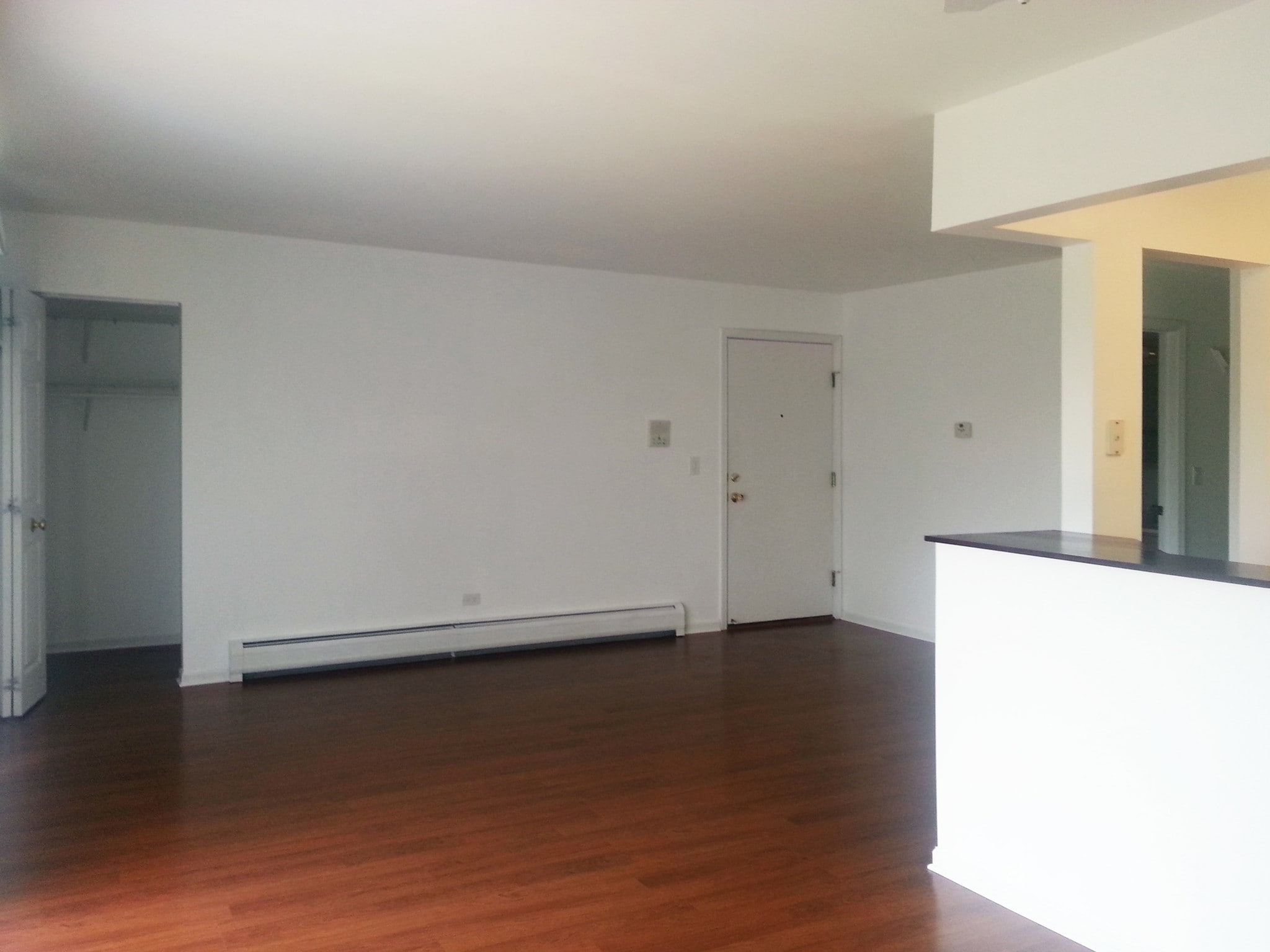 Building Photo - 995 S Ct of Shorewood